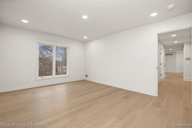 1888 W Tahquamenon Court, Bloomfield Hills, MI 48302