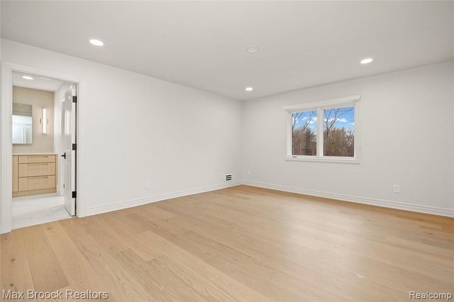 1888 W Tahquamenon Court, Bloomfield Hills, MI 48302