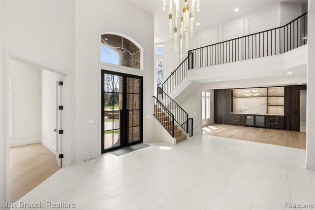 1888 W Tahquamenon Court, Bloomfield Hills, MI 48302