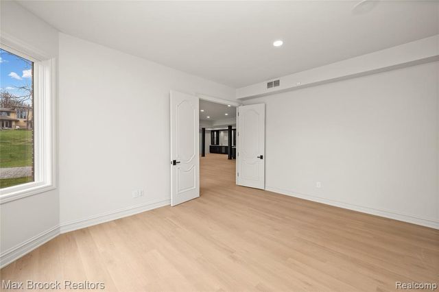 1888 W Tahquamenon Court, Bloomfield Hills, MI 48302