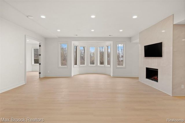 1888 W Tahquamenon Court, Bloomfield Hills, MI 48302