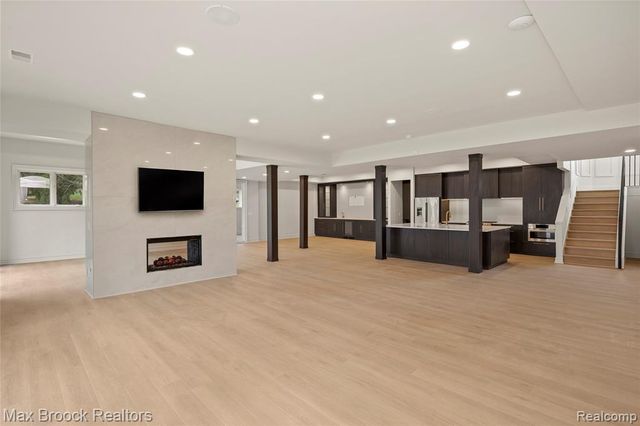 1888 W Tahquamenon Court, Bloomfield Hills, MI 48302