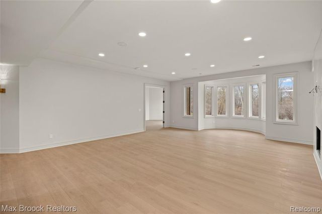1888 W Tahquamenon Court, Bloomfield Hills, MI 48302