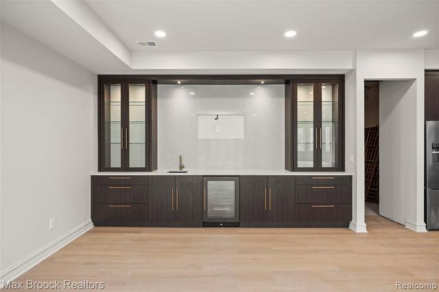 1888 W Tahquamenon Court, Bloomfield Hills, MI 48302