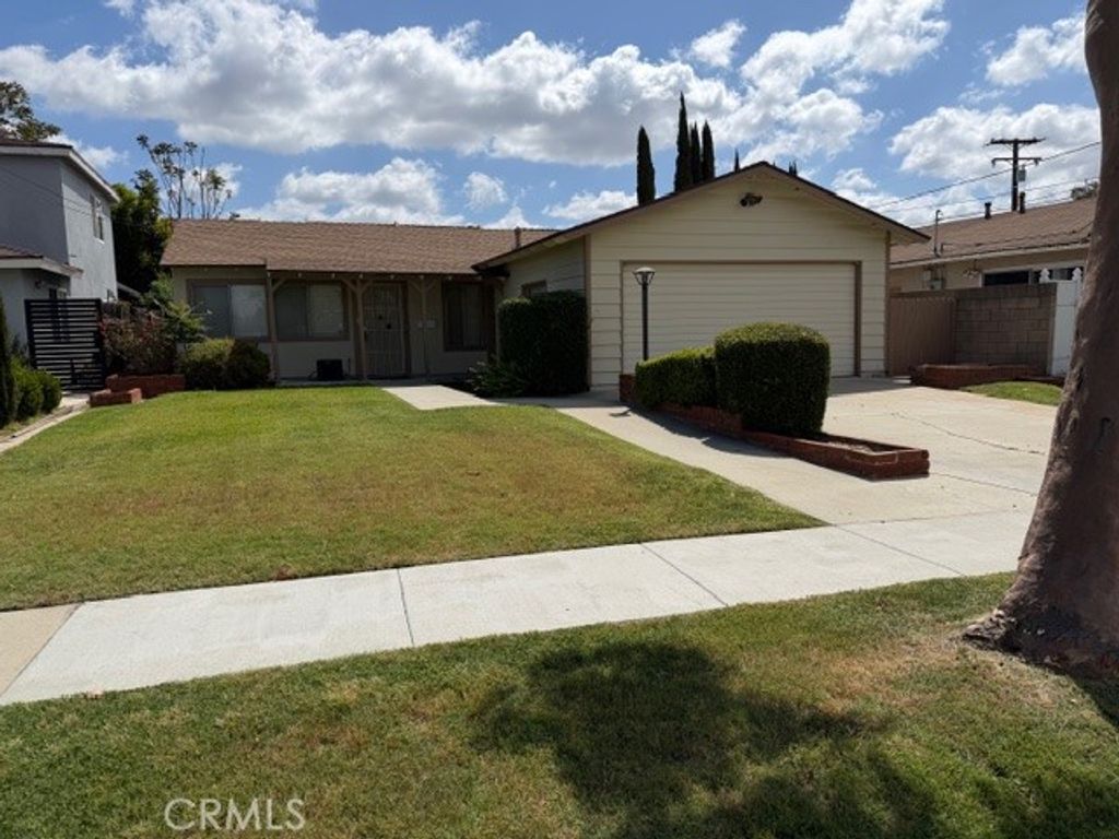 20626 Roseton, Lakewood, CA 90715