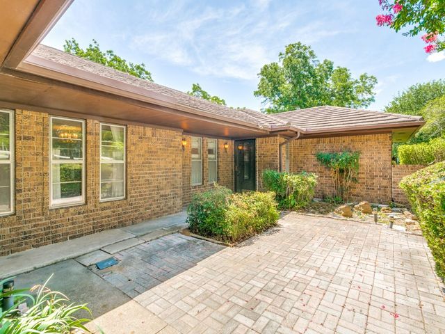 1132 N Irving Heights Drive, Irving, TX 75061