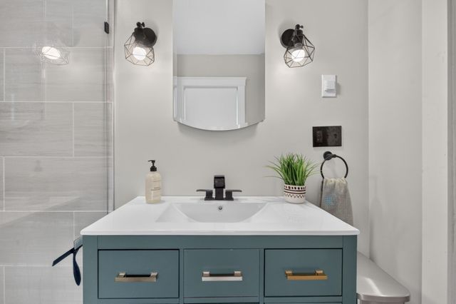 20 Wheelock St, Oxford, MA 01540