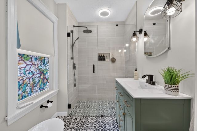 20 Wheelock St, Oxford, MA 01540