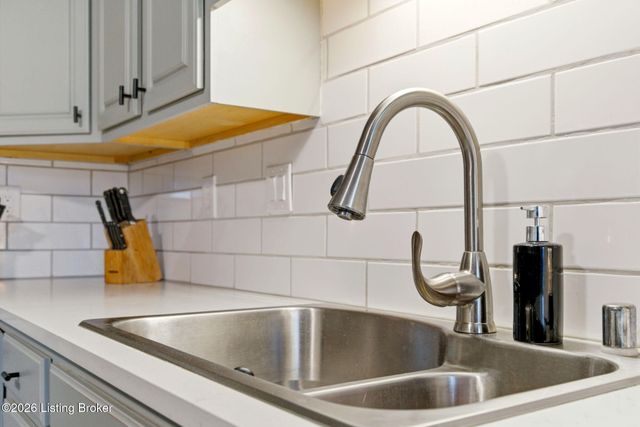 8411 Aspen Glen Way, Louisville, KY 40228