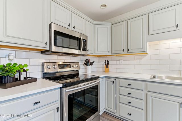 8411 Aspen Glen Way, Louisville, KY 40228