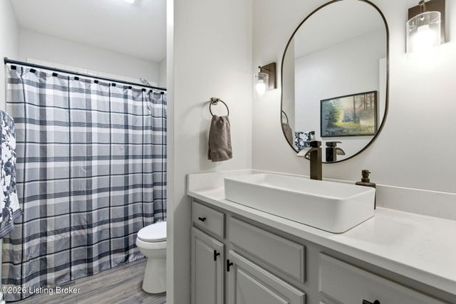 8411 Aspen Glen Way, Louisville, KY 40228