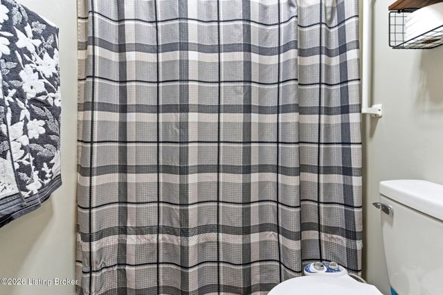 8411 Aspen Glen Way, Louisville, KY 40228