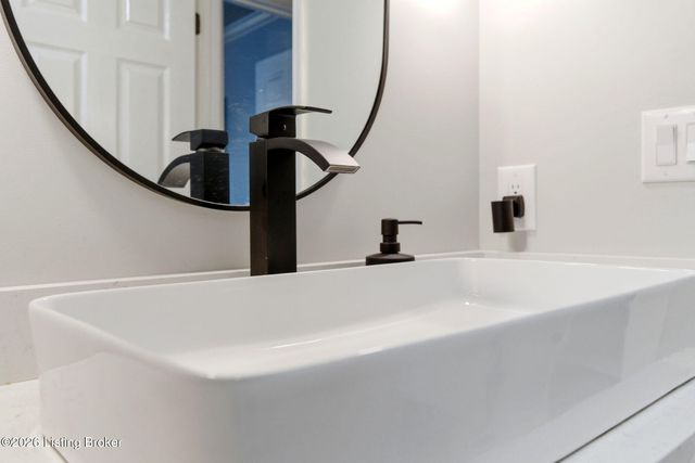 8411 Aspen Glen Way, Louisville, KY 40228