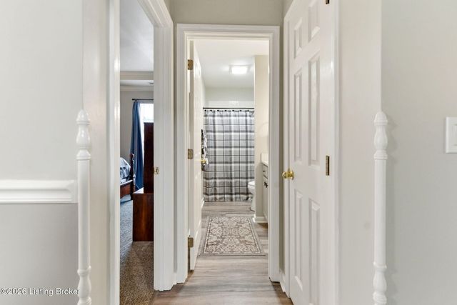 8411 Aspen Glen Way, Louisville, KY 40228