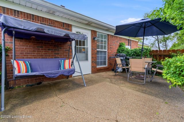 8411 Aspen Glen Way, Louisville, KY 40228