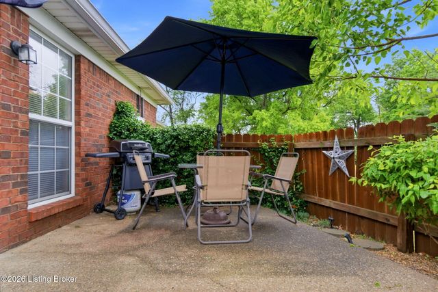 8411 Aspen Glen Way, Louisville, KY 40228