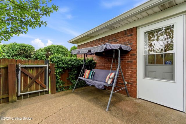 8411 Aspen Glen Way, Louisville, KY 40228