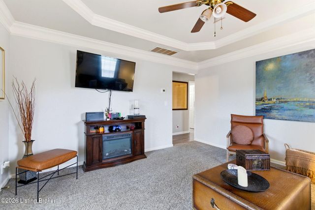 8411 Aspen Glen Way, Louisville, KY 40228