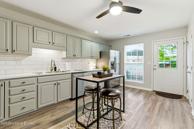 8411 Aspen Glen Way, Louisville, KY 40228