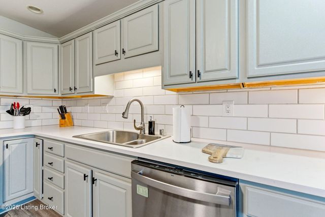 8411 Aspen Glen Way, Louisville, KY 40228