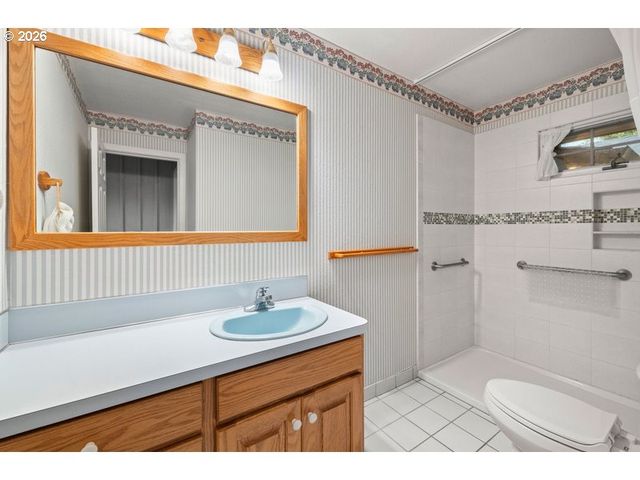 8318 Nw BACON Rd, Vancouver, WA 98665