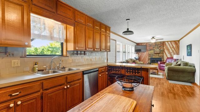 50 Channel Point Road, Eufaula, OK 74432