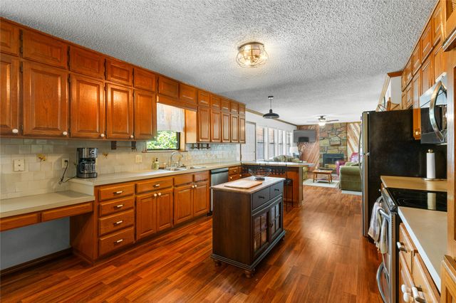 50 Channel Point Road, Eufaula, OK 74432