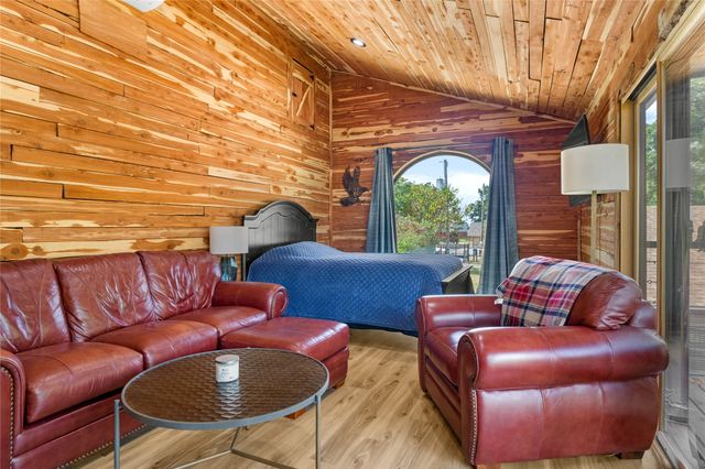 50 Channel Point Road, Eufaula, OK 74432