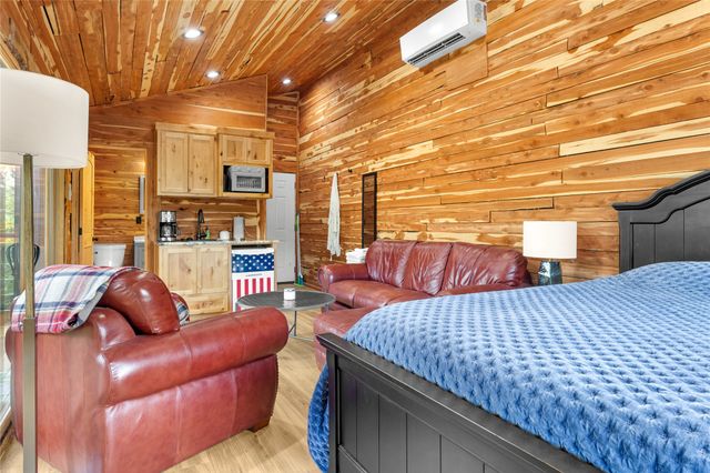 50 Channel Point Road, Eufaula, OK 74432