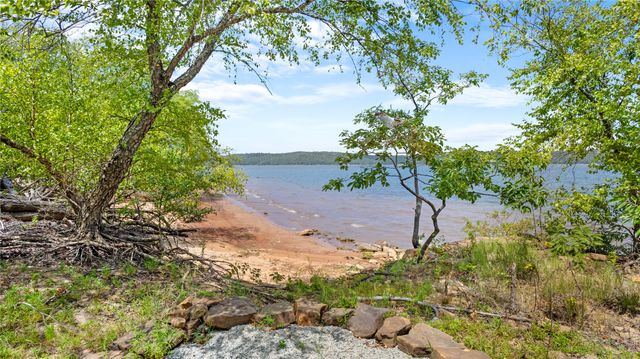 50 Channel Point Road, Eufaula, OK 74432