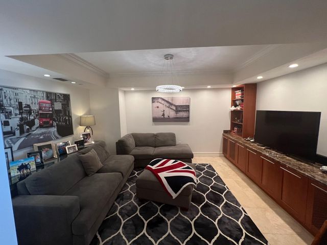 20201 E Country Club Drive 1009, Aventura, FL 33180