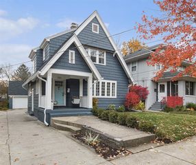 330 Rosewood Avenue, East Grand Rapids, MI 49506