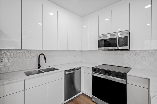 3661 NE 170th St 2, North Miami Beach, FL 33160