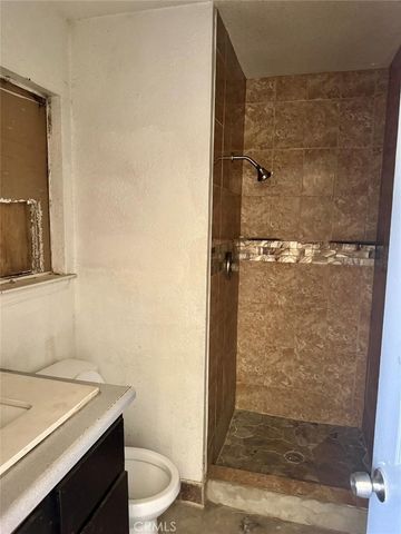 1620 N D, Madera, CA 93638