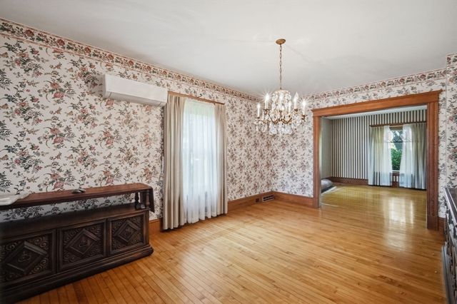 41 Cottage St, Amherst, MA 01002