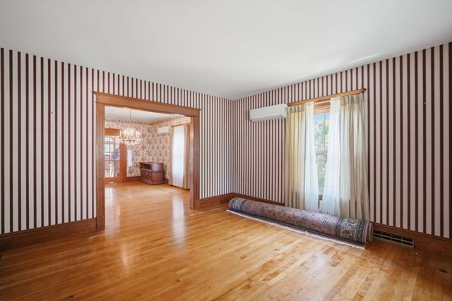41 Cottage St, Amherst, MA 01002