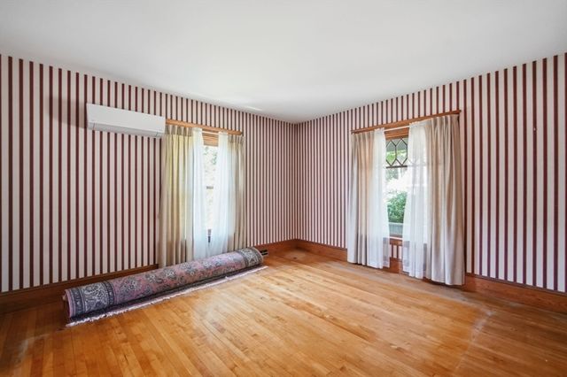 41 Cottage St, Amherst, MA 01002