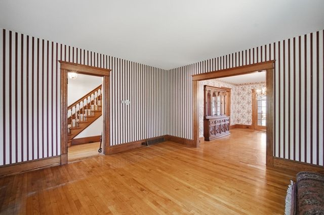 41 Cottage St, Amherst, MA 01002