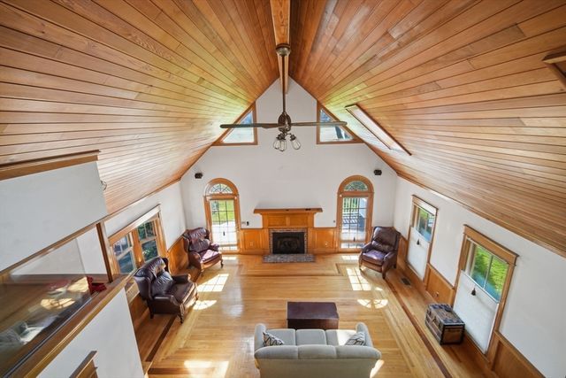 41 Cottage St, Amherst, MA 01002