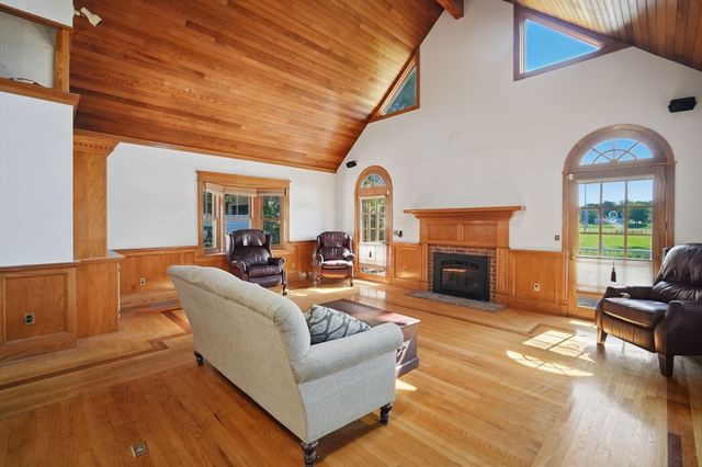 41 Cottage St, Amherst, MA 01002