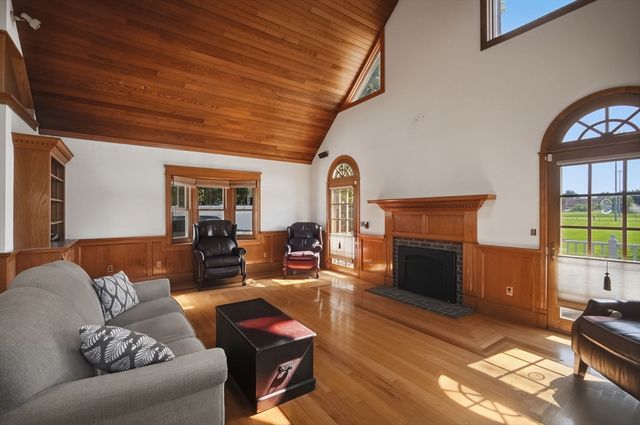 41 Cottage St, Amherst, MA 01002