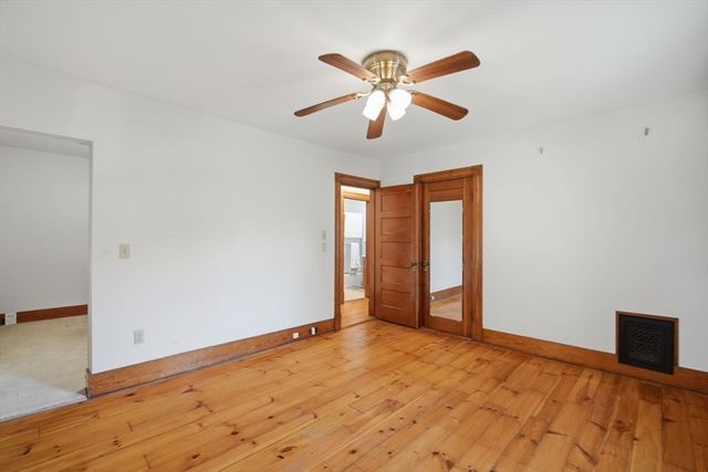 41 Cottage St, Amherst, MA 01002