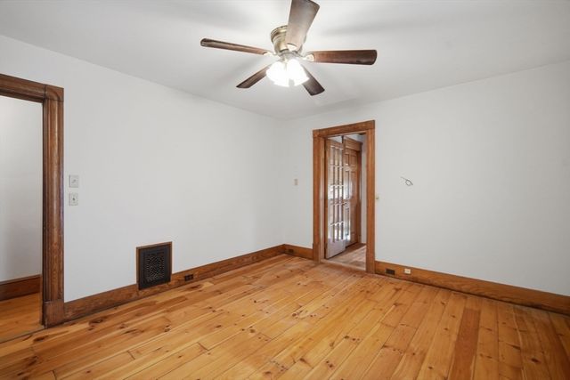 41 Cottage St, Amherst, MA 01002