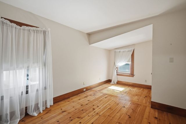41 Cottage St, Amherst, MA 01002