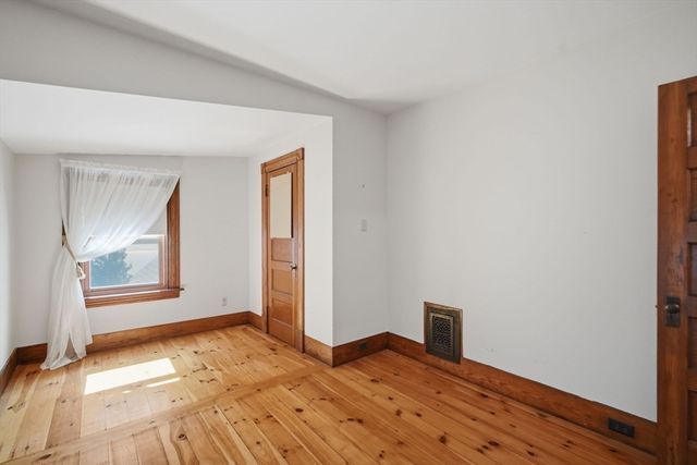 41 Cottage St, Amherst, MA 01002