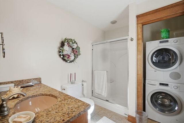41 Cottage St, Amherst, MA 01002
