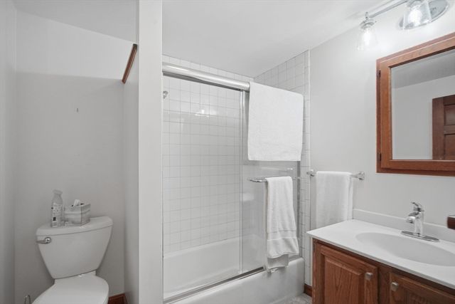 41 Cottage St, Amherst, MA 01002