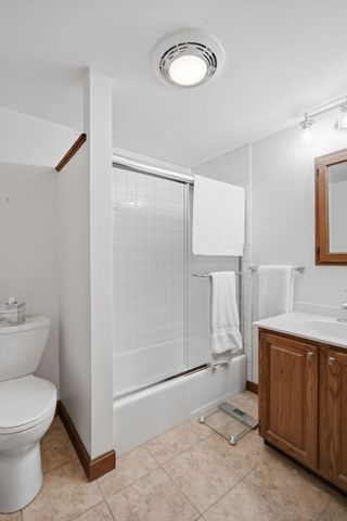 41 Cottage St, Amherst, MA 01002