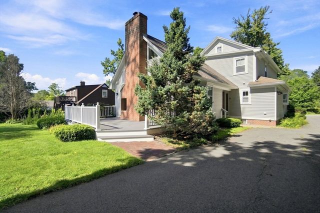 41 Cottage St, Amherst, MA 01002