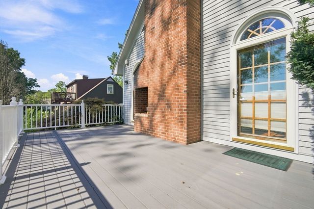 41 Cottage St, Amherst, MA 01002